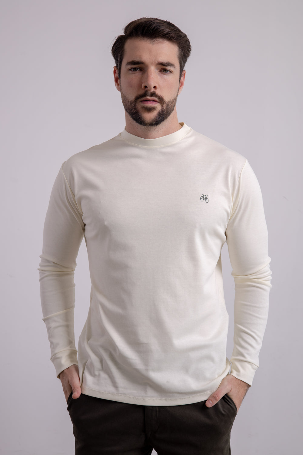 Marfil Sereno (Manga larga blanca + Pantalón verde)