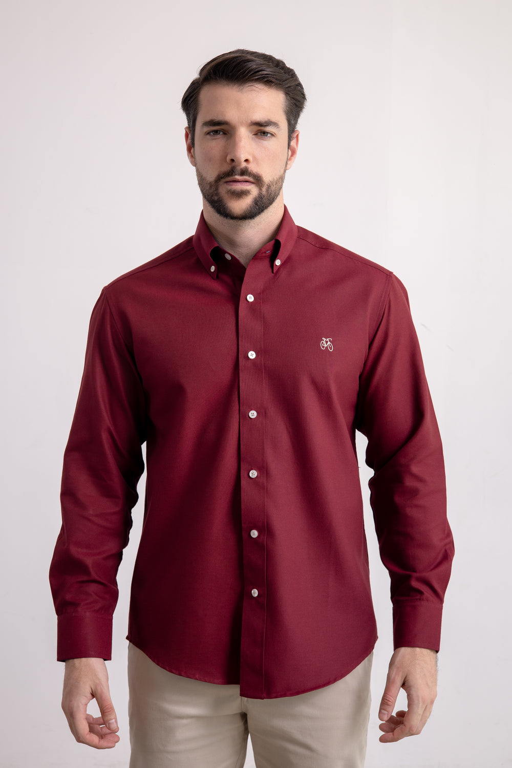 Tarde en Burdeos (Camisa Vinotinto+ Pantalón Beige)